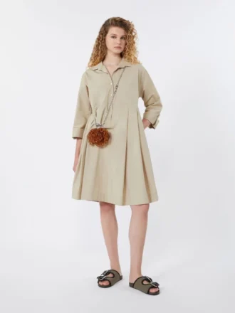 Ausgestelltes Kleid aus Baumwollpopeline, sandfarben