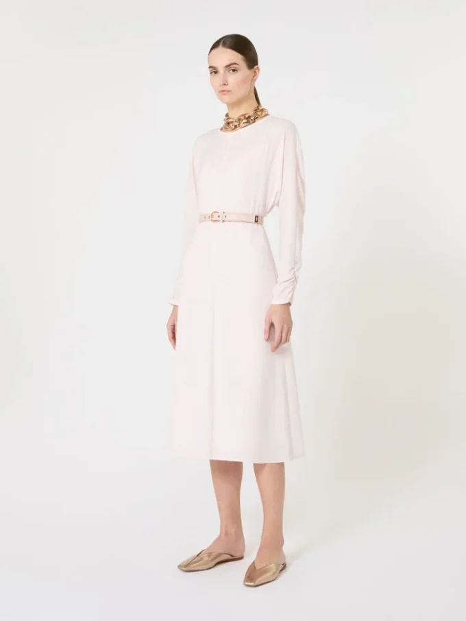 Ausgestelltes Kleid aus Cady, rosa