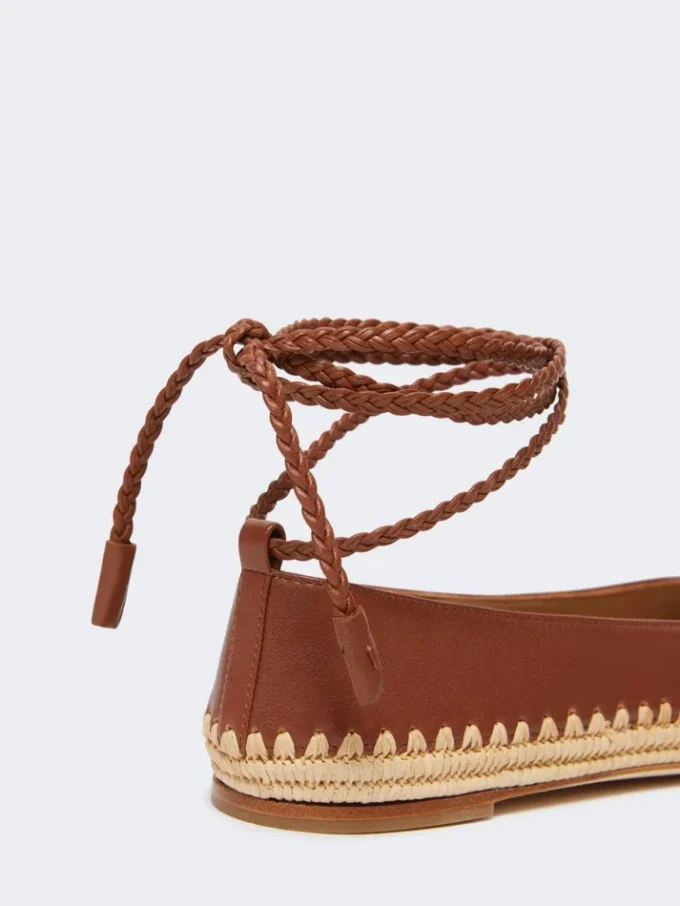 Ballerinas aus Nappa und Raffia, tabakfarben Ballerinas aus Nappa und Raffia, tabakfarben