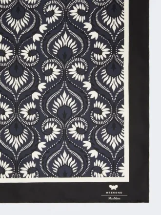 Bedrucktes quadratisches Seidenfoulard, marineblau
