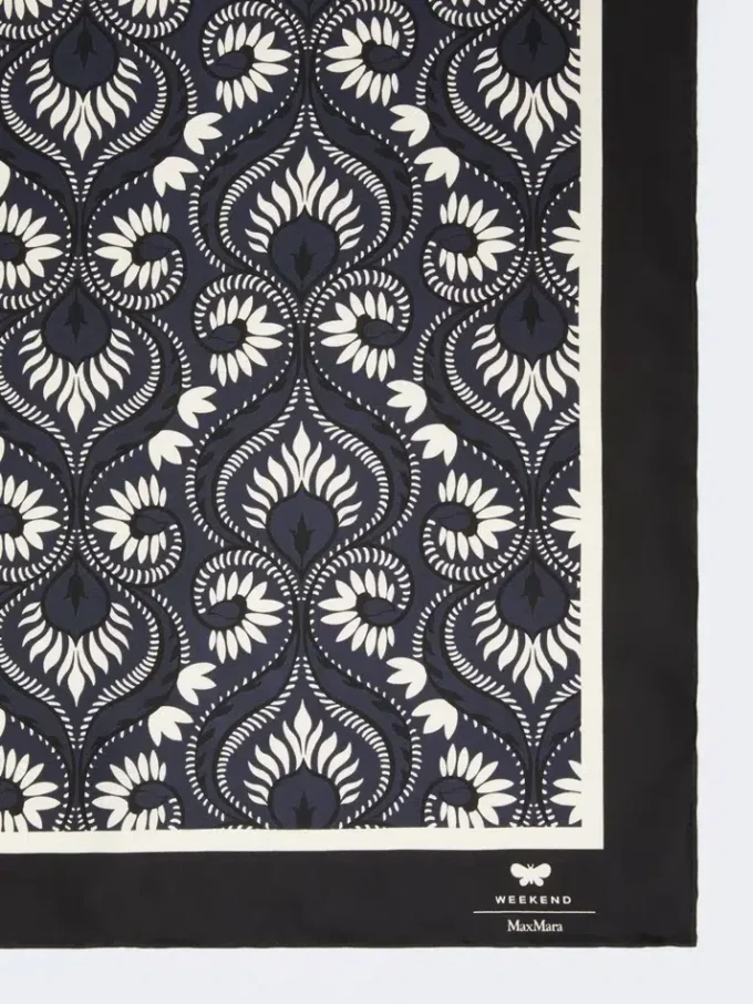 Bedrucktes quadratisches Seidenfoulard, marineblau Bedrucktes quadratisches Seidenfoulard, marineblau
