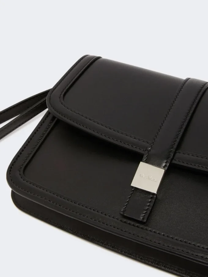 Clutch aus glattem Leder, schwarz