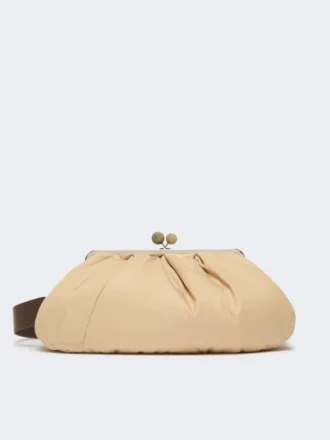 Extra große, gepolsterte Pasticcino-Tasche aus technischem Gabardine, beige