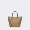 Extra kleine Archetipo-Tasche aus Leder, schlammfarben