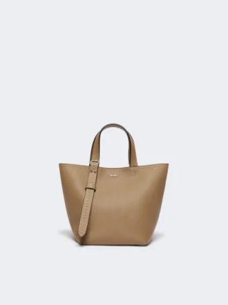 Extra kleine Archetipo-Tasche aus Leder, schlammfarben
