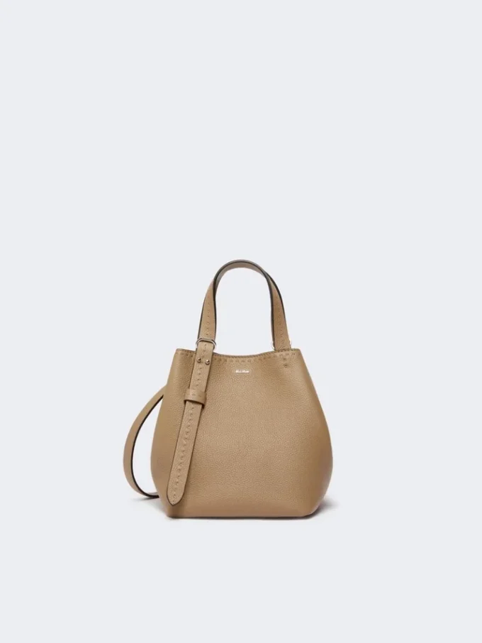 Extra kleine Archetipo-Tasche aus Leder, schlammfarben
