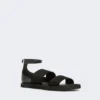 Flache Sandalen aus Leder und elastischem Gurtband, schwarz Flache Sandalen aus Leder und elastischem Gurtband, schwarz