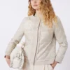 Gepolsterte, verkürzte Jacke aus wasserabweisendem Canvas, sandfarben Gepolsterte, verkürzte Jacke aus wasserabweisendem Canvas, sandfarben