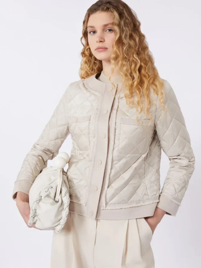 Gepolsterte, verkürzte Jacke aus wasserabweisendem Canvas, sandfarben Gepolsterte, verkürzte Jacke aus wasserabweisendem Canvas, sandfarben