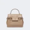Handtasche aus glattem Leder, schlammfarben Handtasche aus glattem Leder, schlammfarben
