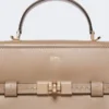 Handtasche aus glattem Leder, schlammfarben Handtasche aus glattem Leder, schlammfarben