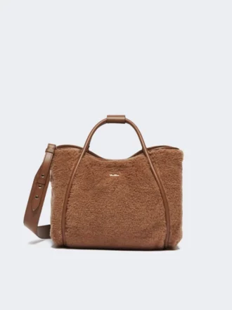 Kleine Tasche aus Teddy-Stoff in Marineblau, Camel