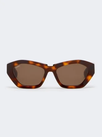 Markante Sonnenbrille mit eckigem Rahmen, in einem warmen Bronzebraun
