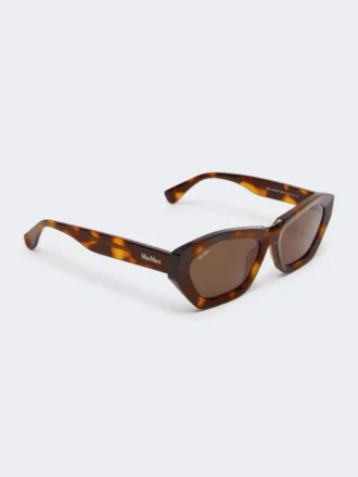 Markante Sonnenbrille mit eckigem Rahmen, in einem warmen Bronzebraun