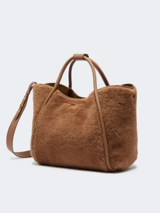 Mittlere Tasche aus Teddy-Stoff in Marineblau, Camel