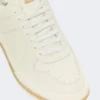 Niedrige Sneaker aus getrommeltem Leder, weiß Niedrige Sneaker aus getrommeltem Leder, weiß