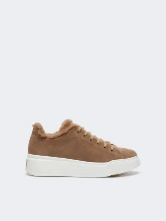 Sneaker aus Wildleder und Teddy-Stoff, haselnussbraun