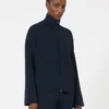 Strickjacke aus Viskose-Crêpe-Garn, ultramarinblau Strickjacke aus Viskose-Crêpe-Garn, ultramarinblau