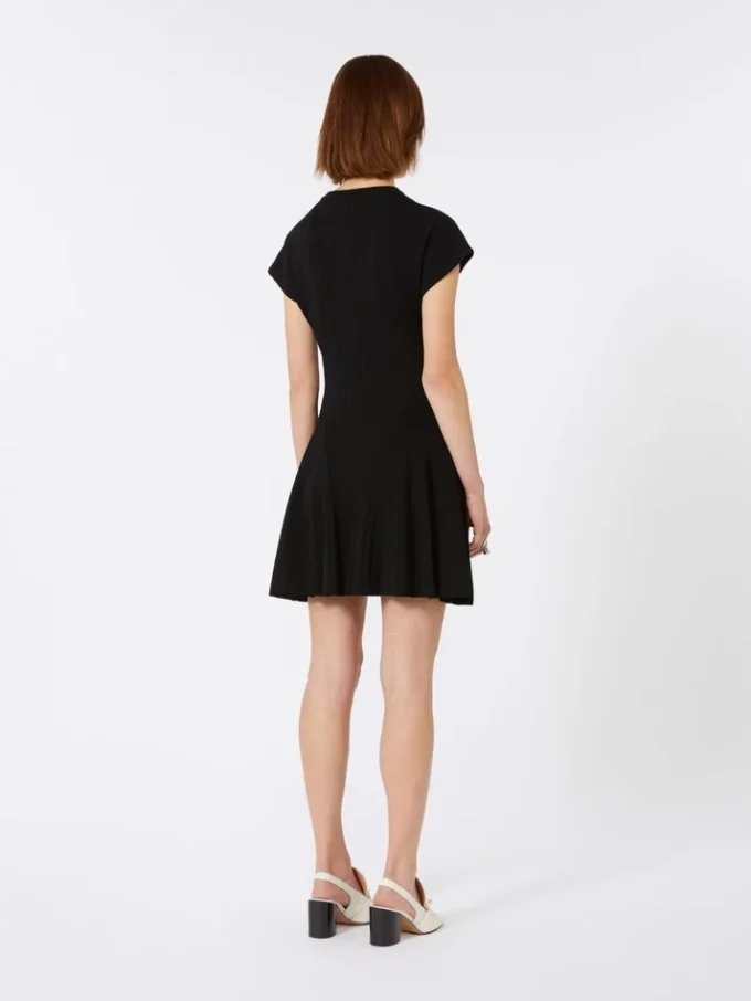 Strickkleid, tailliert, schwarz Strickkleid, tailliert, schwarz