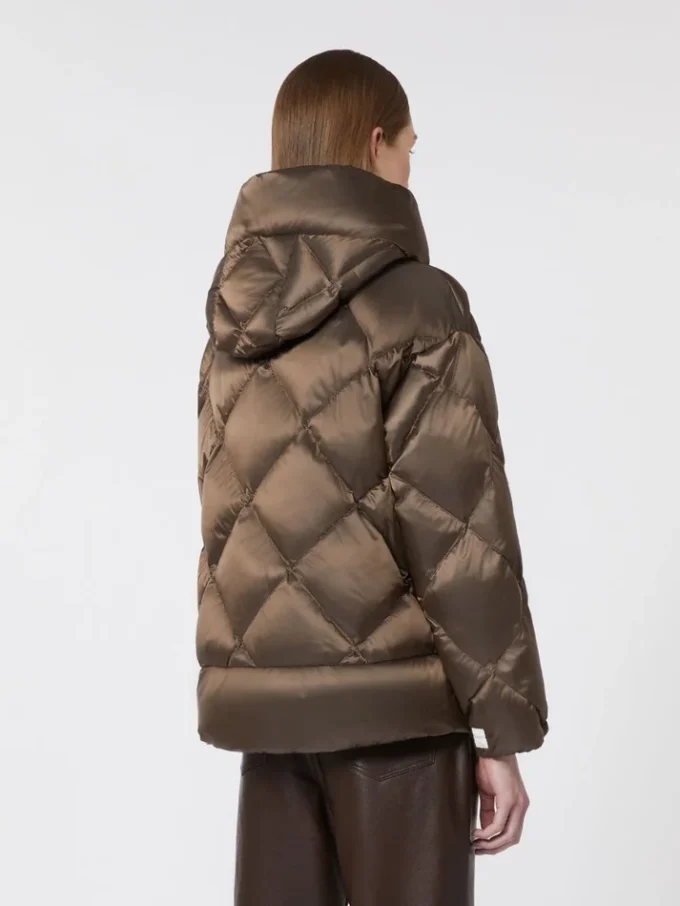 Wasserabweisende Daunenjacke aus Canvas mit Gürtel, haselnussbraun Wasserabweisende Daunenjacke aus Canvas mit Gürtel, haselnussbraun