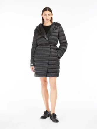 Wendbare Daunenjacke aus wasserabweisendem Satin, schwarz Wendbare Daunenjacke aus wasserabweisendem Satin, schwarz