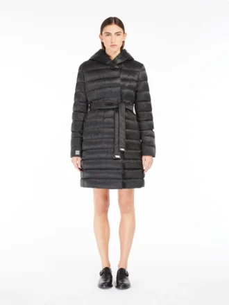 Wendbare Daunenjacke aus wasserabweisendem Satin, schwarz Wendbare Daunenjacke aus wasserabweisendem Satin, schwarz